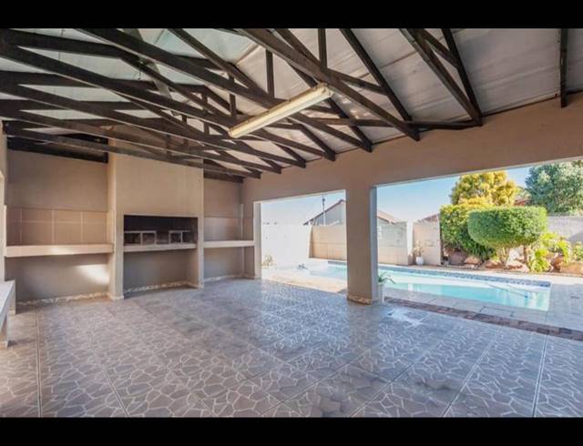 2 BEDROOM TOWNHOUSE FOR SALE IN OAKDENE